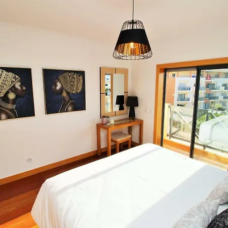 Center Penthouse Sea View Apartment *